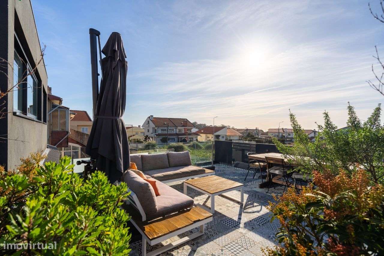 Moradia V3+1 totalmente renovada com vista mar-7