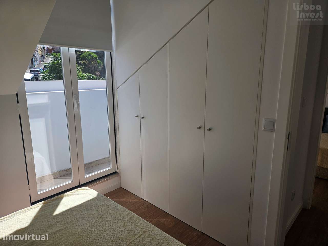 Vendo T2 Remodelado Santa Apolonia com Varanda e vista Rio-8