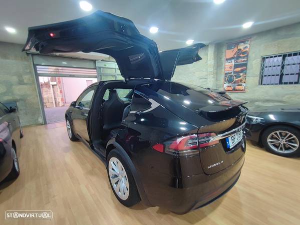 Tesla Model X 100D - 6