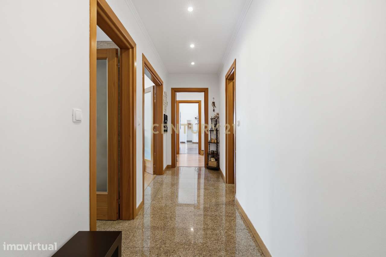 Elegante Apartamento T3 no Estoril com Box Fechada para 3 carros a pou-14