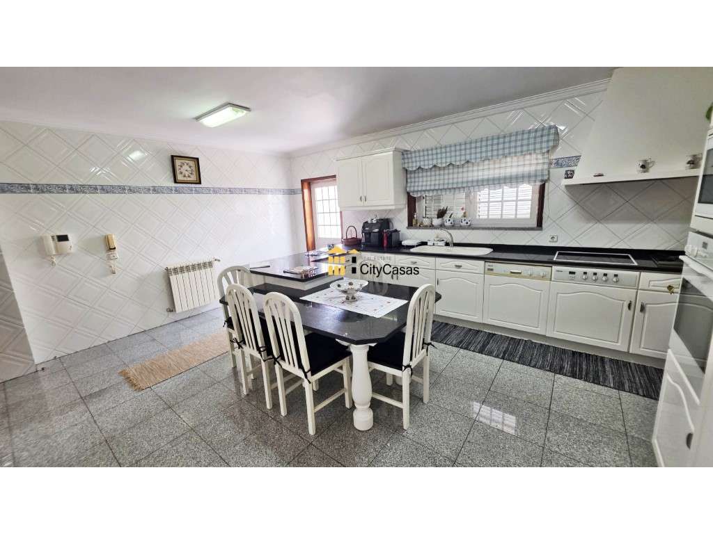 Vivenda de 4 Frentes com 3 Suítes, Garagem e Terreno | Gaia-3
