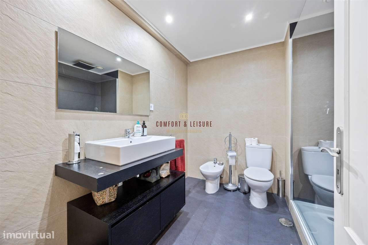 Apartamento com 4 quartos, 2 wc, parqueamento e arrecadação na Ramada,-36