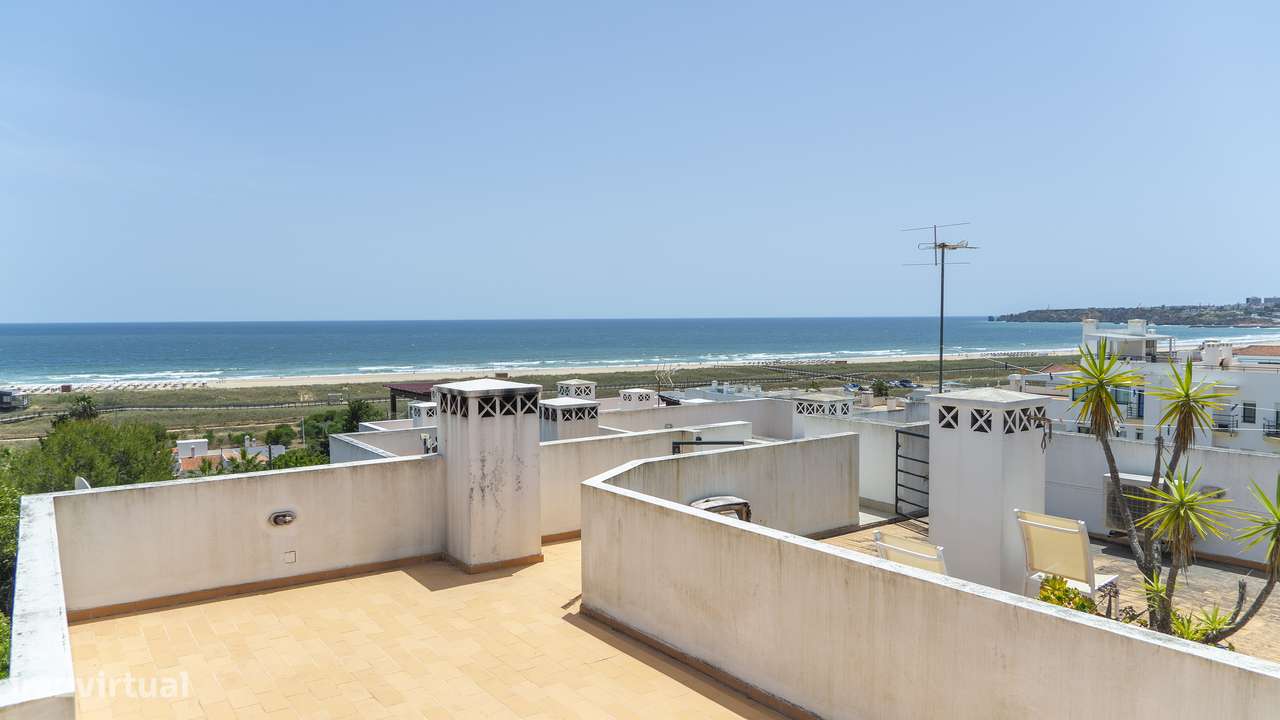 Exclusivo T2 com vista mar na Meia Praia-18