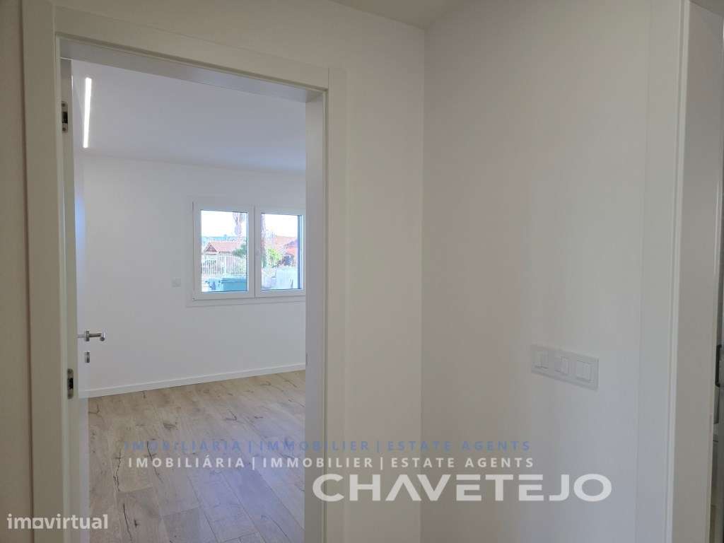 Moradia T4 Moderna c/ Garagem, estilo e Conforto a um Passo de Tomar-13