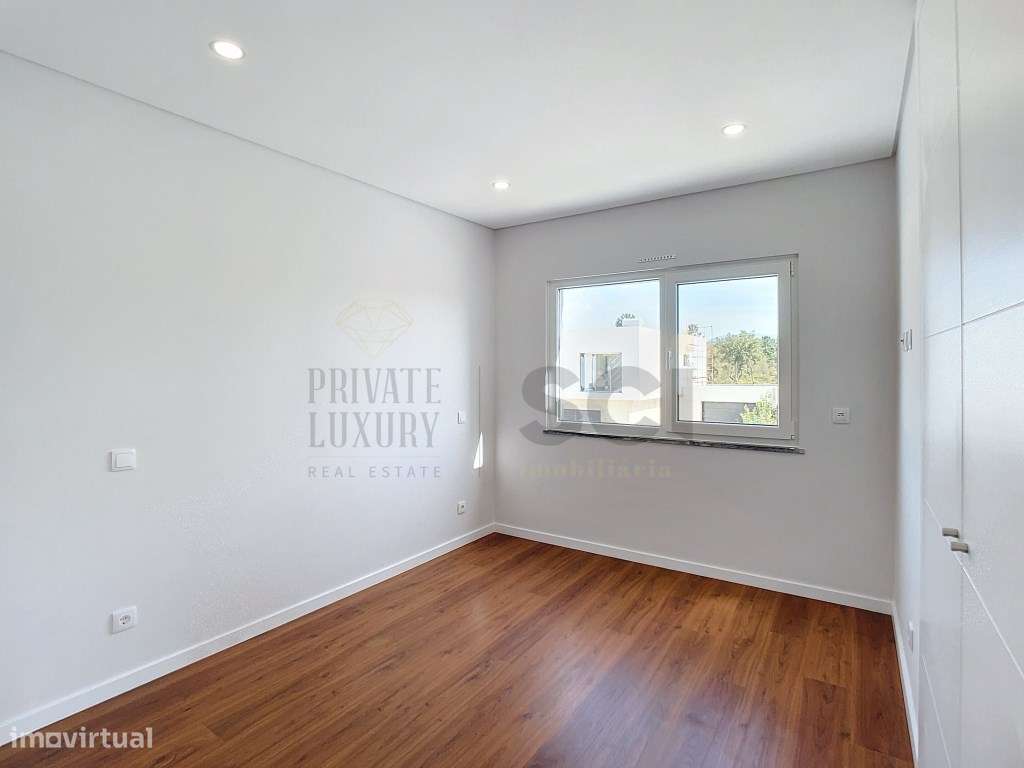 Moradia T4 Térrea Isolada em Azeitão com Piscina e Garagem-15