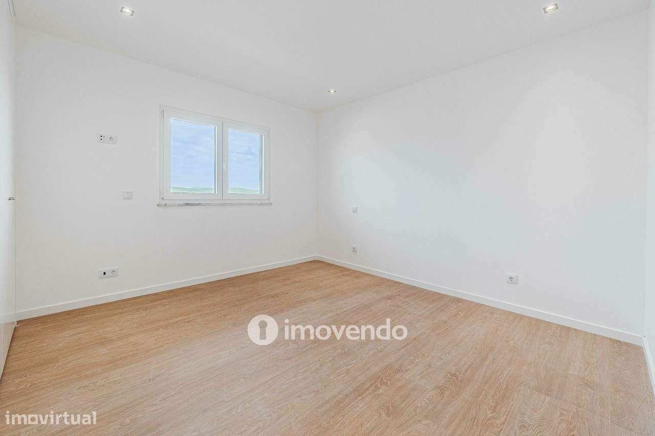 Apartamento T3 Duplex novo, com terraço e garagem, em Loures-28