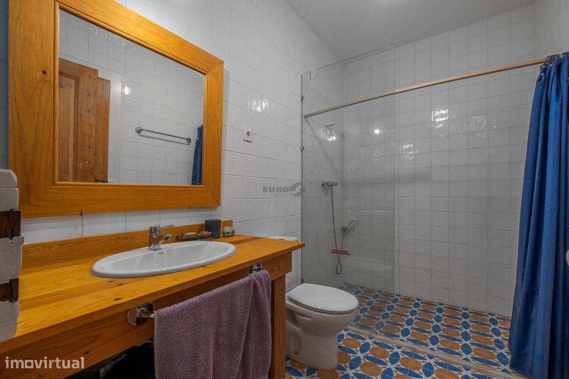 Moradia duplex na Graça com 5 Quartos e Jardim-9