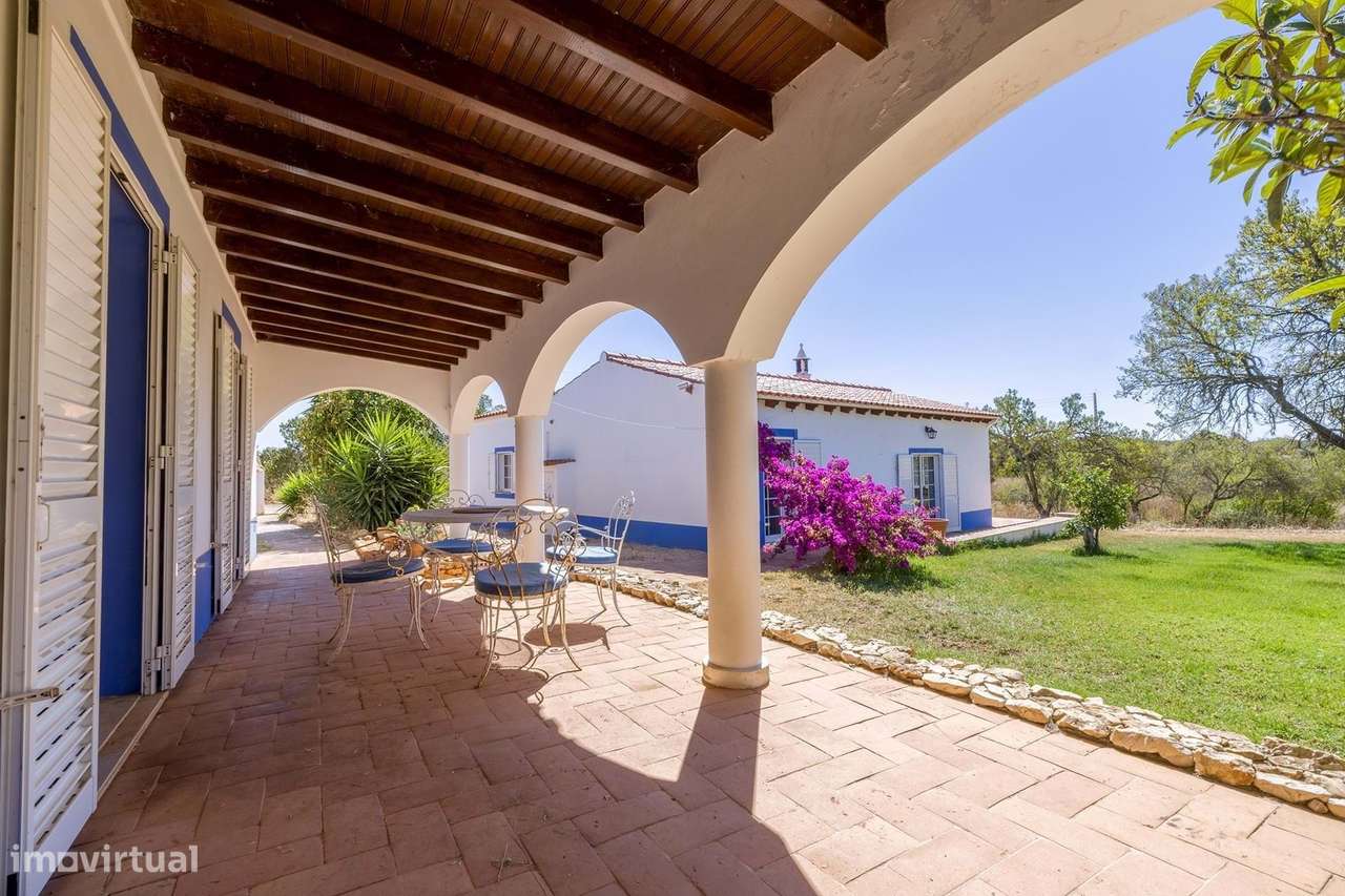 QUINTA CHARMOSA COM 2 CASAS INDEPENDENTES EM BENSAFRIM - Grande imagem: 3/47