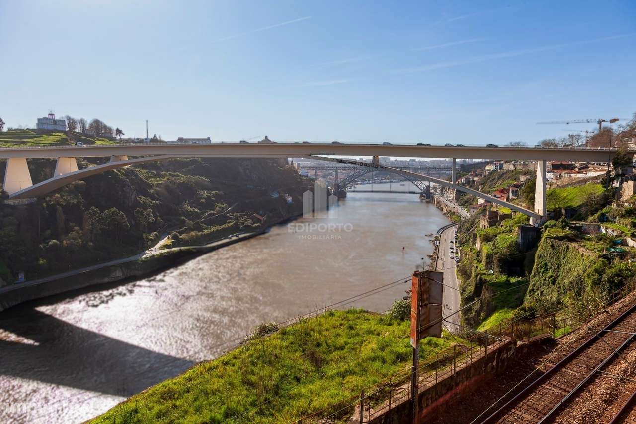 T1 com Espaço Exterior no Bonfim e Vista Douro – 2º Piso | Ideal para-18