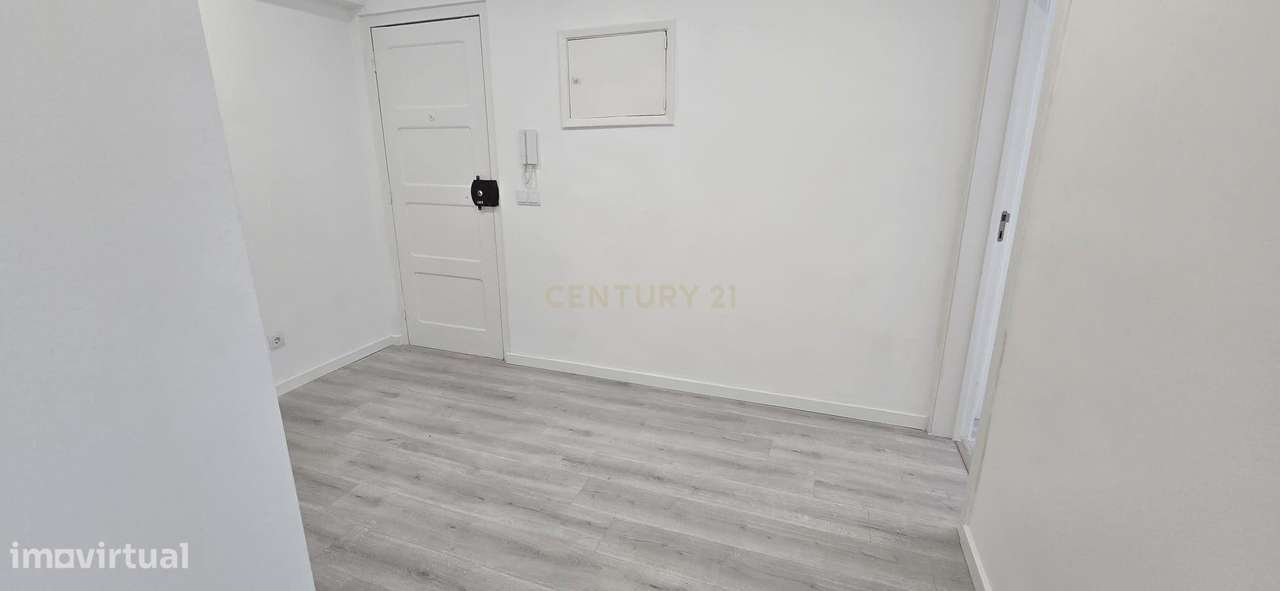 T3 em Almada com logradouro/ Excelente Localização-3