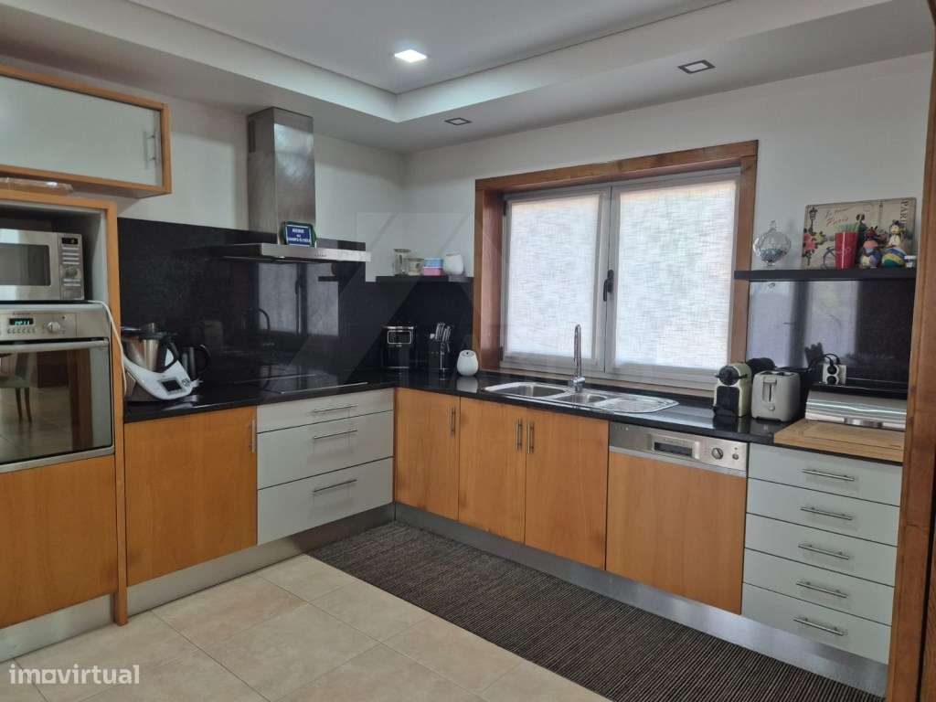 Moradia T4 com Suite, Jardim e Garagem - Centro de Ponte de Lima-25