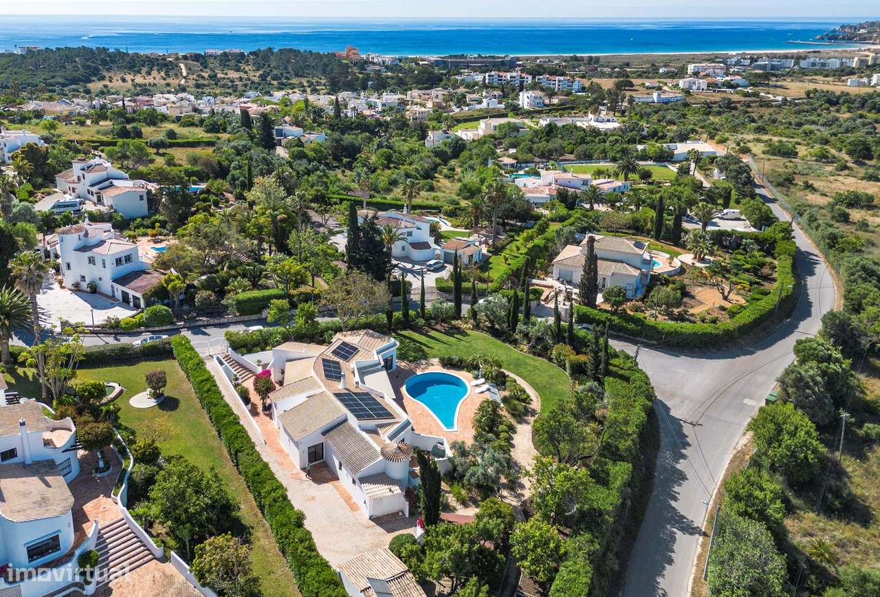 CASA DOS SONHOS EM CALIÇAS COM 4 QUARTOS, PISCINA E GARAGEM-30