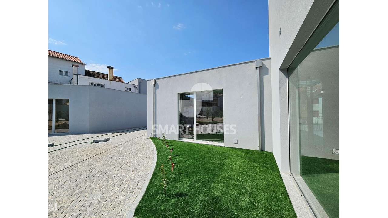 Moradia T3 c/ terraço centro São Romão-31