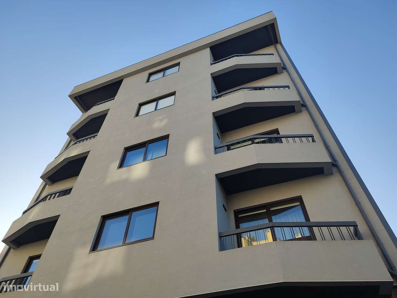 Bom T4 c/ terraço/varandas/nascente poente, a 5 minutos a pé do metro - Grande imagem: 2/45