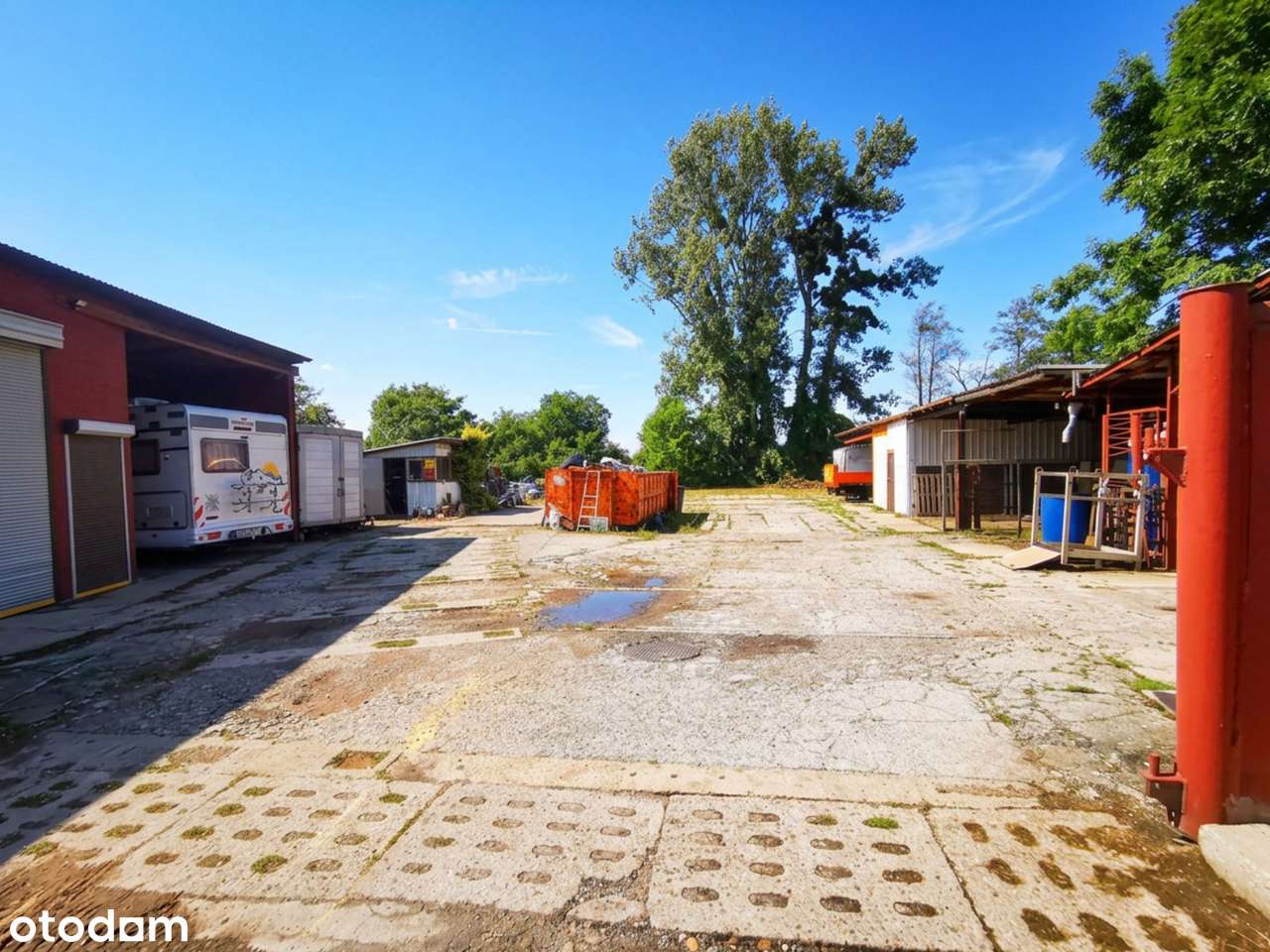 Działka z zabudowaniami i z działającym biznesem-2