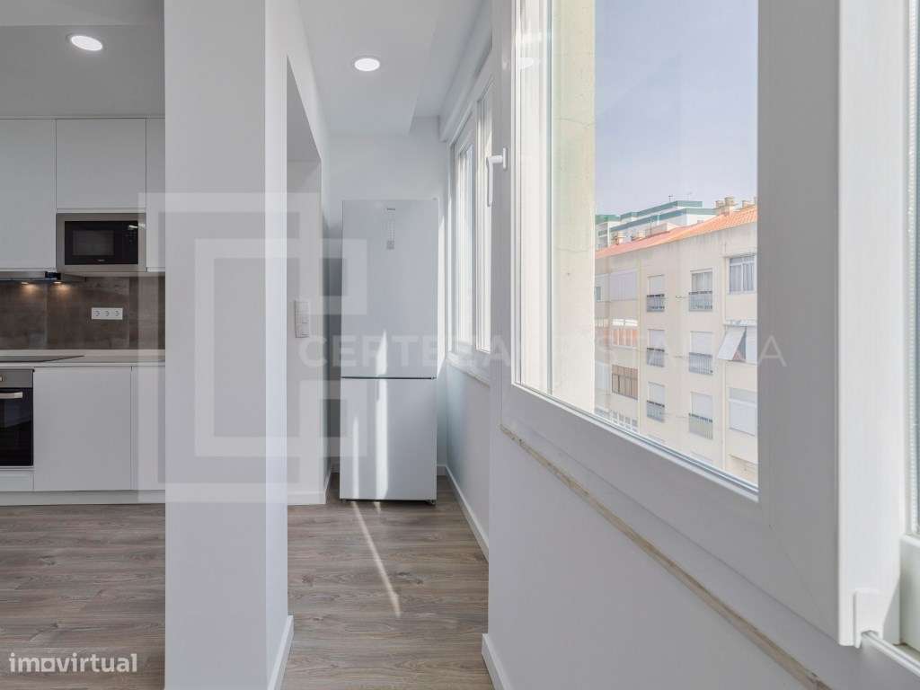 T3 Totalmente Renovado | 3.º Andar | Varanda | Rua S. Joaquim - Set... - Grande imagem: 4/25