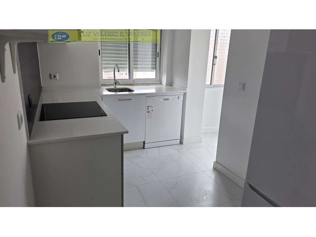 T2 Amadora REMODELADO, 2 frentes, 1 Marquise, 1 Varanda-15