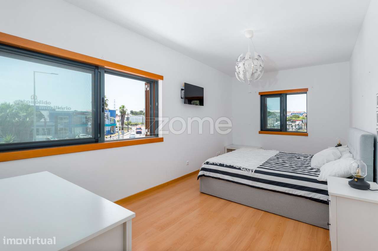 Apartamento T3 em Paio Pires-16