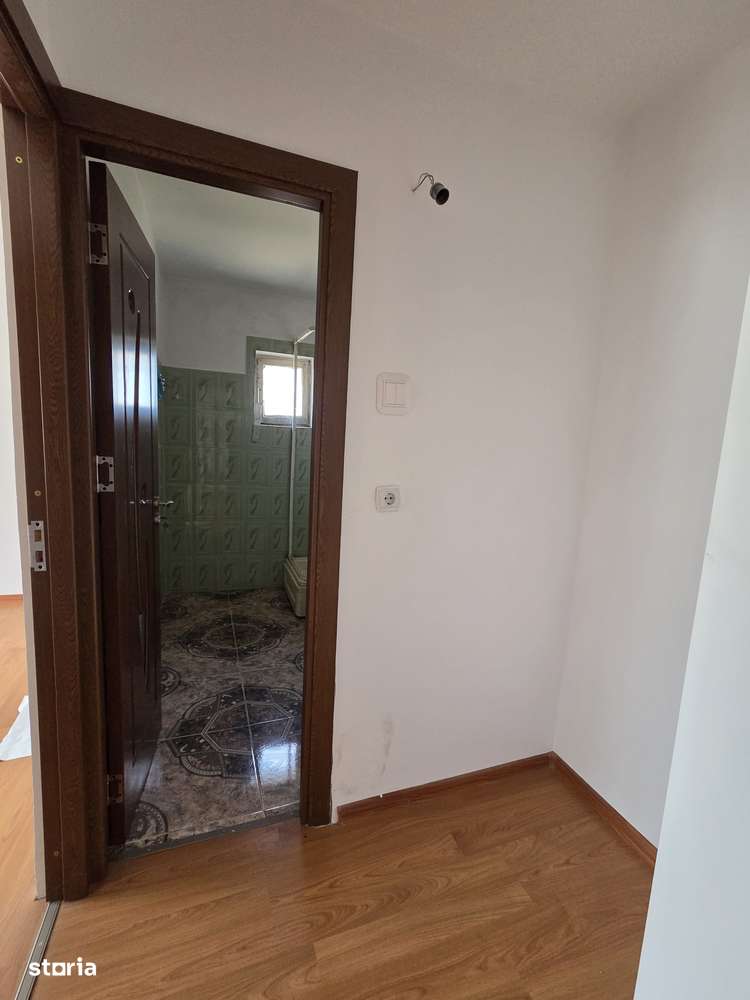 Apartament 2 camere semidecomandat zona ANAF - Adjud-4