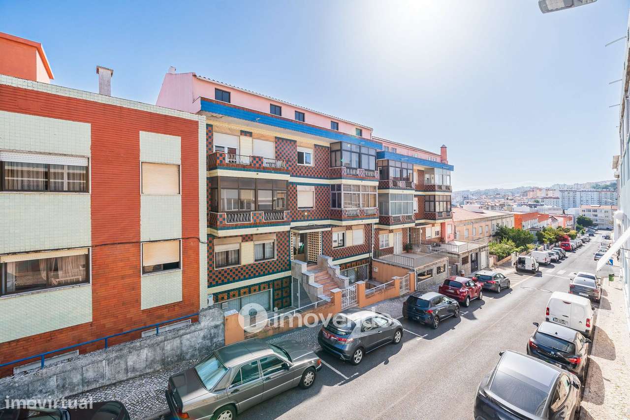 Apartamento T2 com cozinha equipada, na Amadora-6