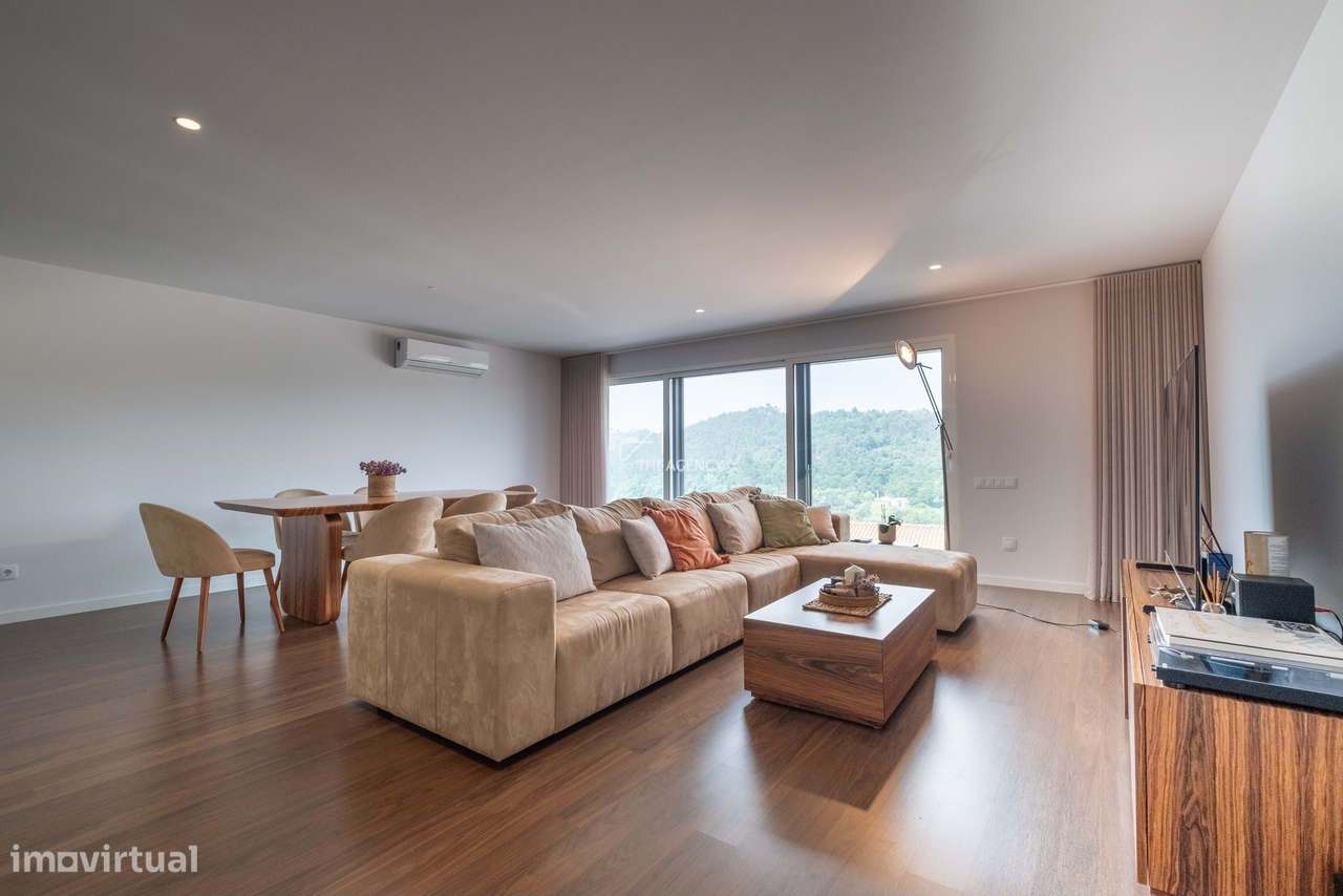 Moradia Nova com Três Quartos e Vista Direta para o rio Douro em Gondo - Grande imagem: 4/24