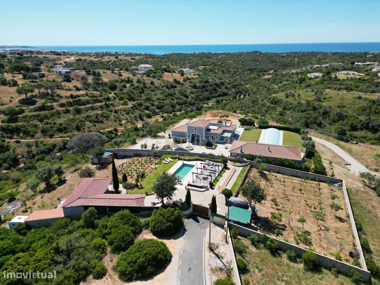 Terreno com Piscina a 2Km da Praia da Marinha - Grande imagem: 5/9