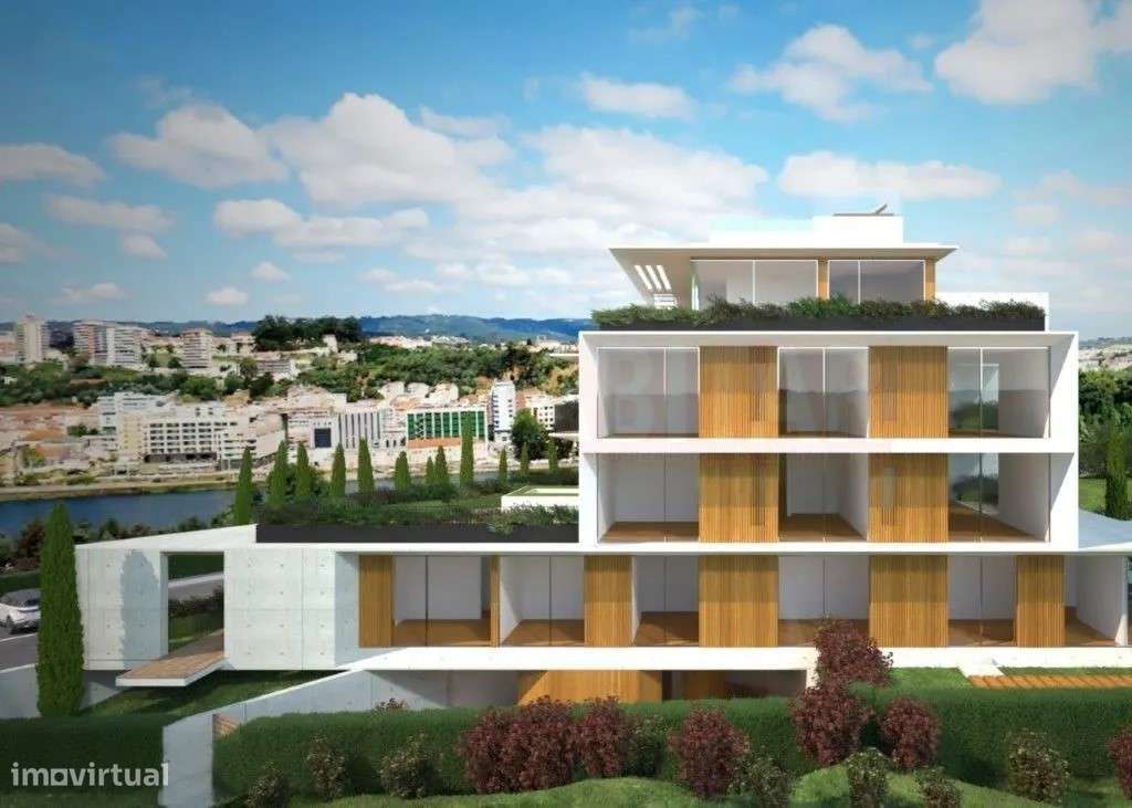 Em Santa Clara, T1 em Condomínio Fechado com Piscina e Jardim-5