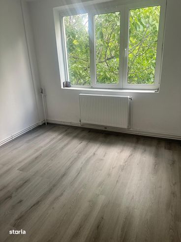 Apartament 3 camere, decomandat.Metrou Aparatori Patriei.-7