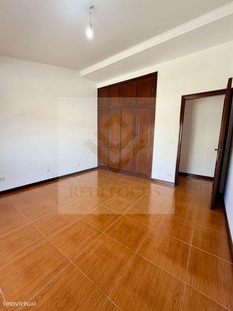 ​Moradia V5 Totalmente Restaurada no Centro de Escapães-19