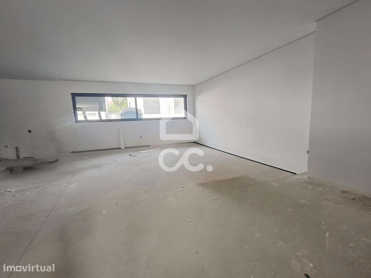 Moradia T3 Nova com 3 Suites, Jardim e Terraço – Design Contemporâneo-8