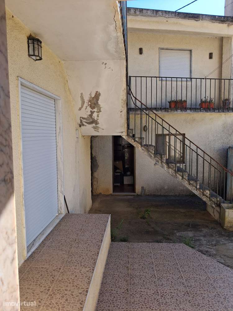 2 Moradias para Remodelação em Cernache-6