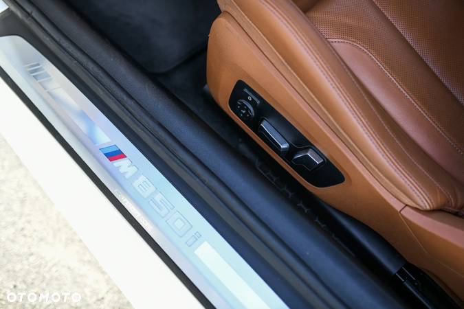 BMW Seria 8 M850i xDrive - 22