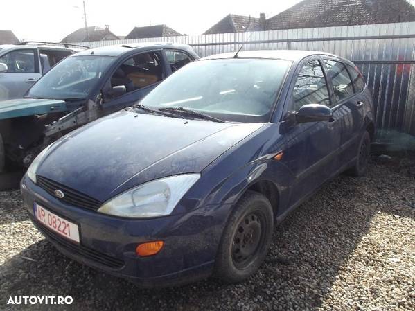 Dezmembrez Ford Focus 1 1.4 benzina 2002 hatchback dezmembrrari piese - 1