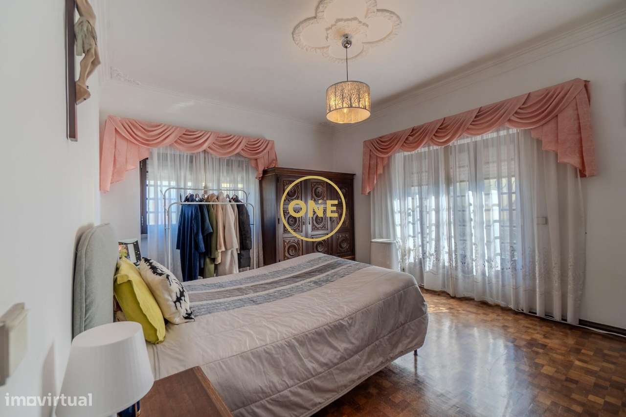 Prédio em propriedade total com 5 divisões independentes - Povoa da Ga-21