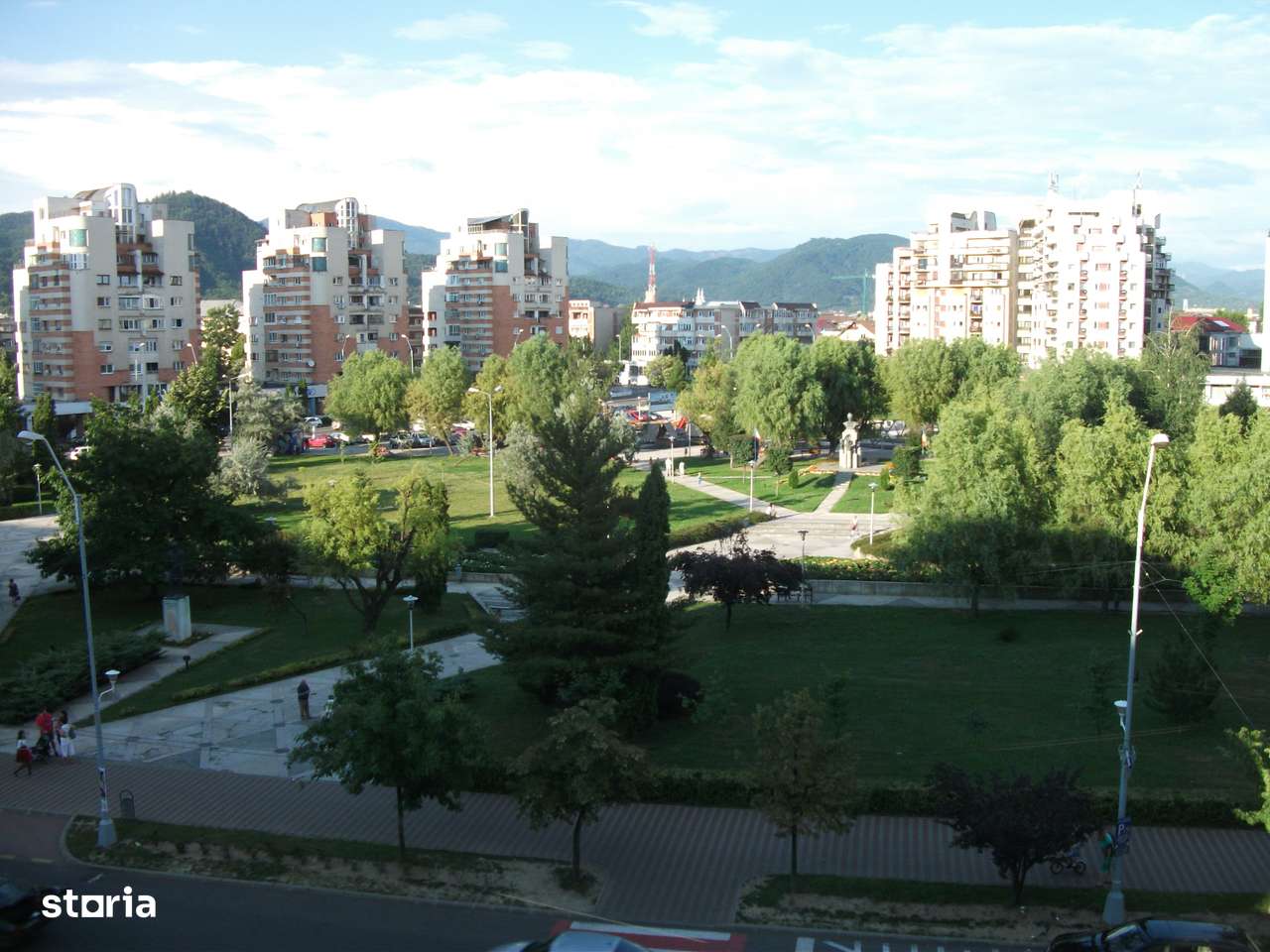 Bd. Unirii -  Maramuresul, 4 camere, etajul 3, cu lift!!-0