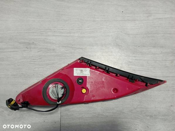 PEUGEOT 307 CC CABRIO LAMPA TYŁ TYLNA PRAWA W KLAPĘ 25600202 - 2