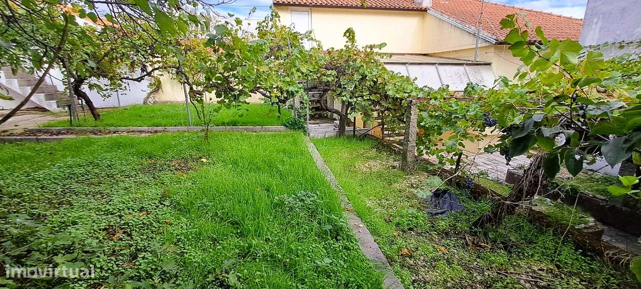 Moradia T5 com garagem e jardim em Miranda do Douro-55