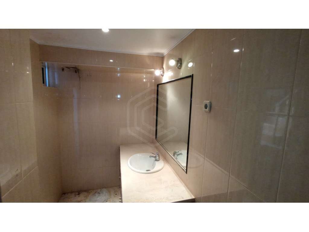 Duas moradias para remodelação na Ajuda, Lisboa - Grande imagem: 5/19