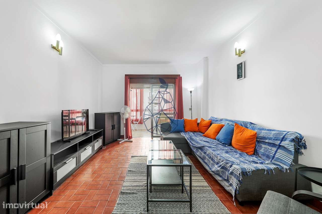 Apartamento T2 com Garagem e Elevador — Portimão-1