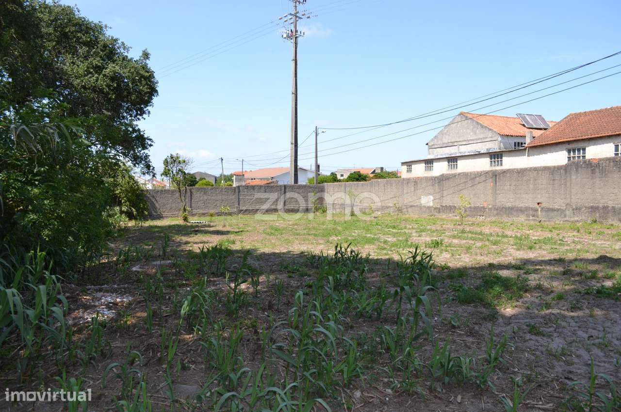 Terreno rústico com 885m2 - Grande imagem: 2/15