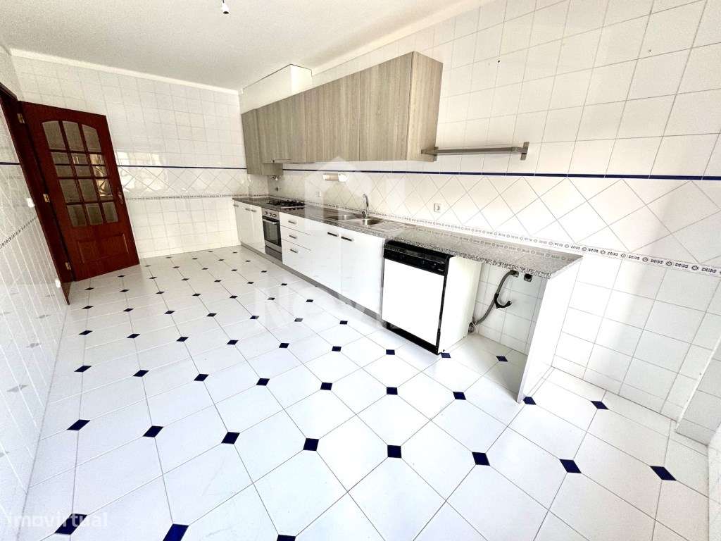 Apartamento T3 junto á estação de comboios de Leiria. - Grande imagem: 2/17