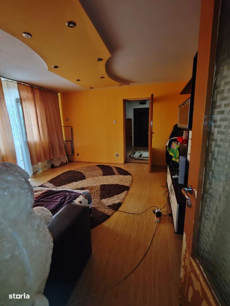 Vând apartament 3 camere micro 4-0
