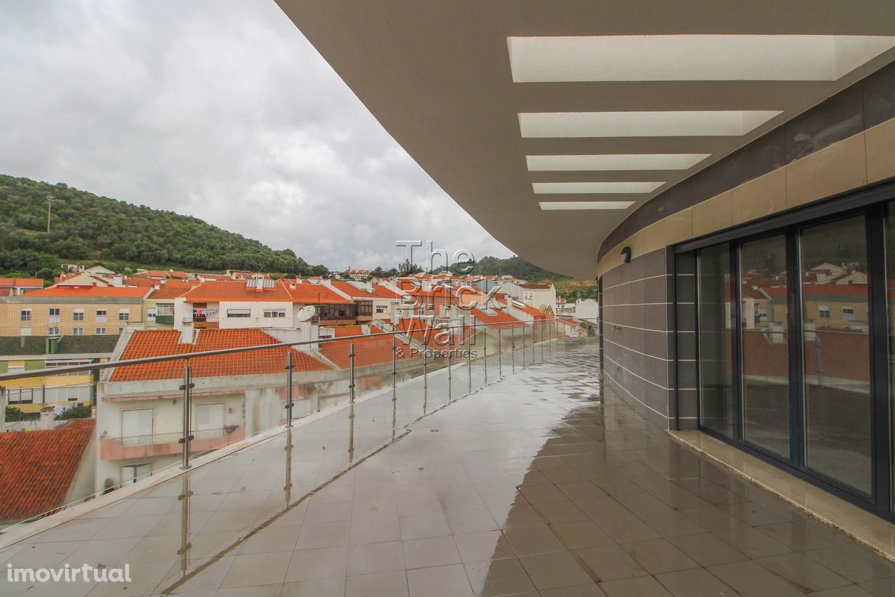 Apartamento T4 novo c/ parq. na Castanheira do Ribatejo