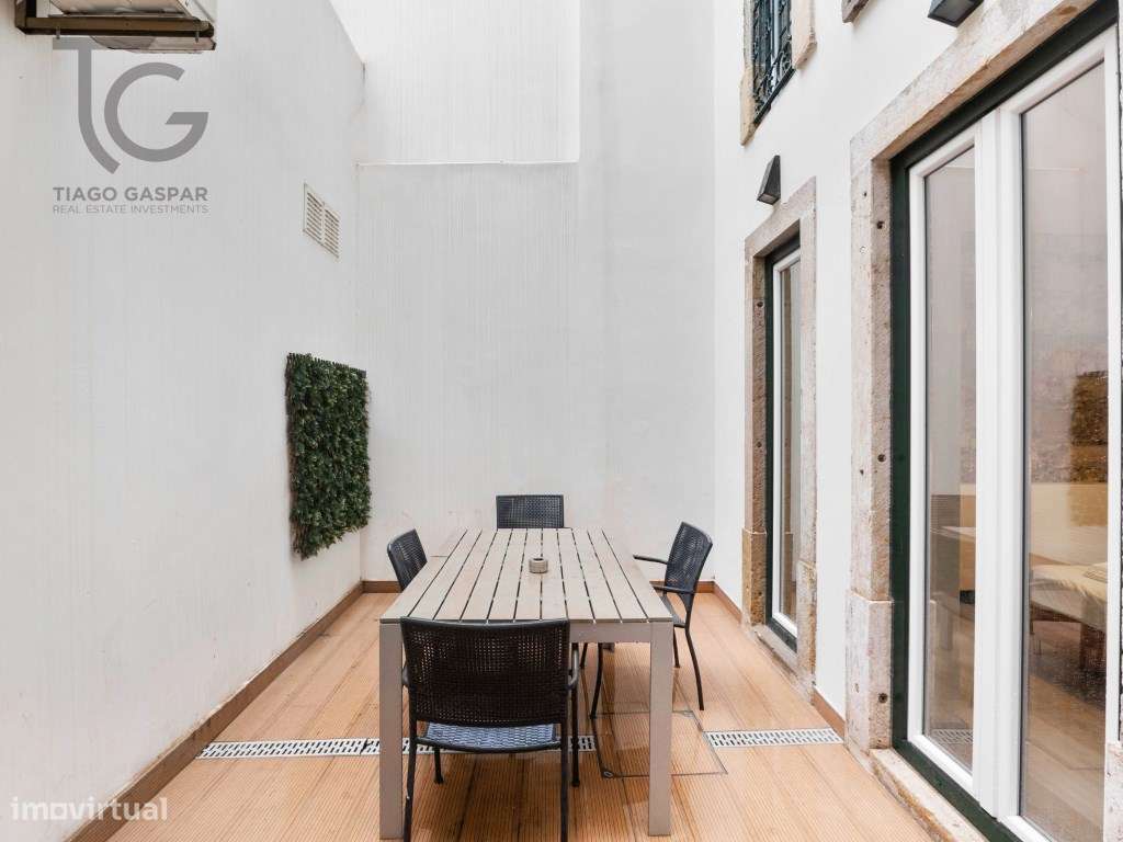 Prédio com 7 Unidades de AL e Loja em Lisboa-7