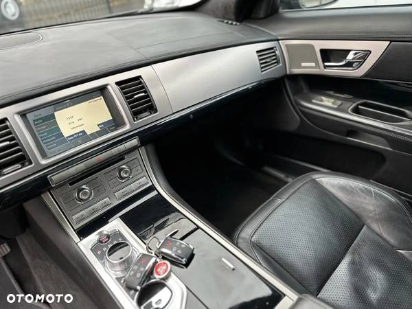 Jaguar XF 3.0 V6 Diesel S Portfolio - 12