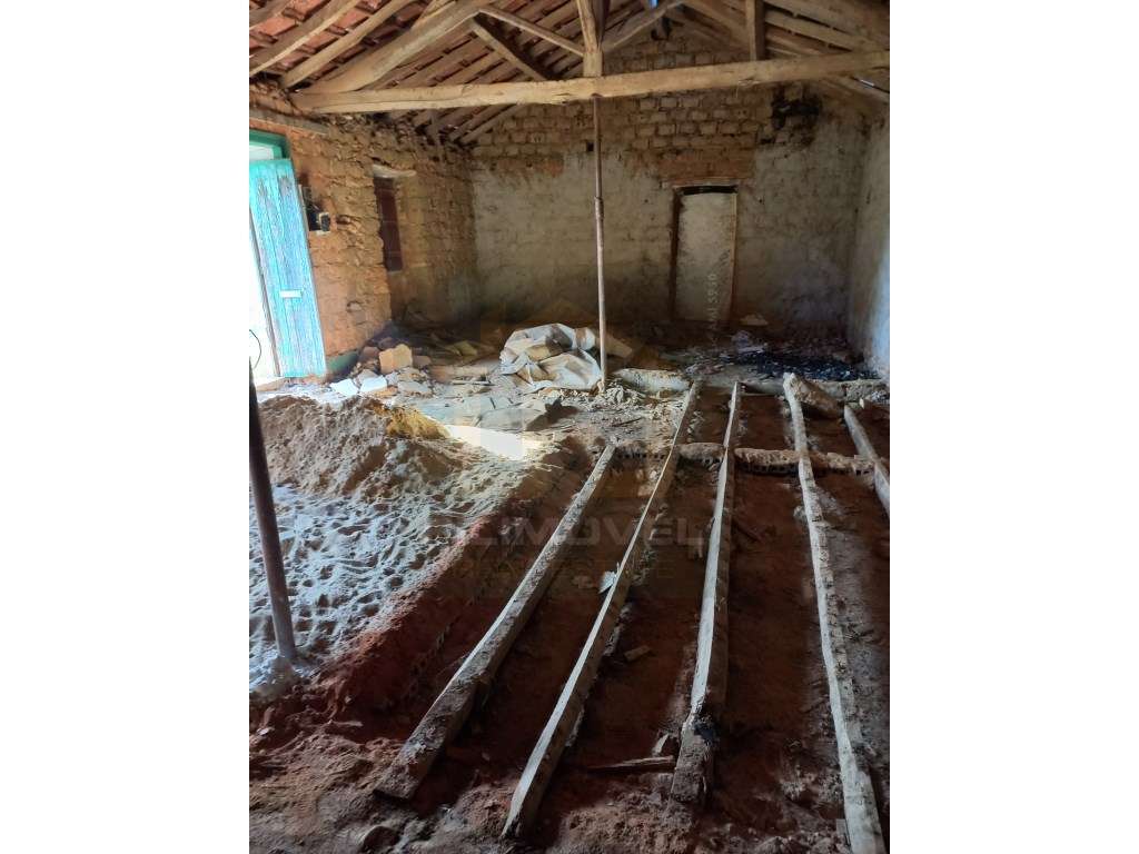 Moradia T3 - Para recuperar - Tomar - Grande imagem: 4/6