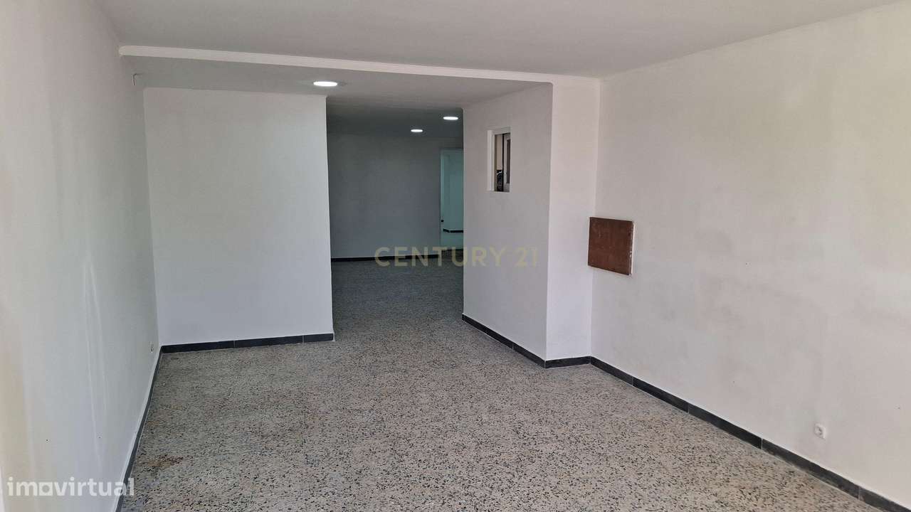 Loja para arrendar com uma Localização Excepcional no Coração de Setúb - Grande imagem: 3/9