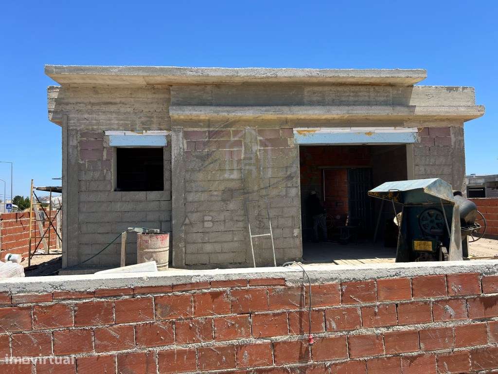 Moradia isolada em construção v3-3