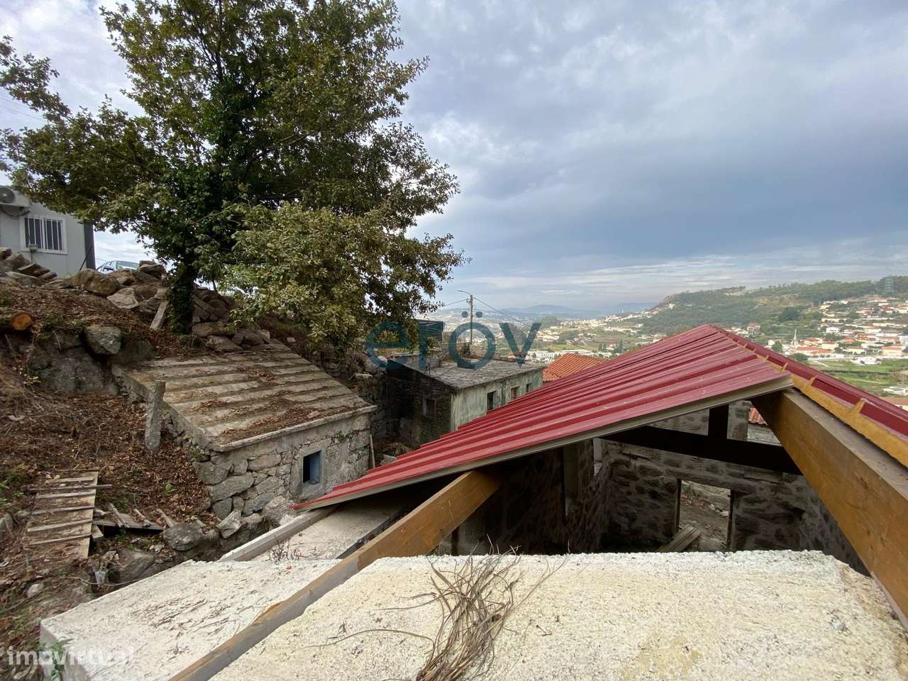 Moradia para Reabilitação com Terreno e Vista Panorâmica-22