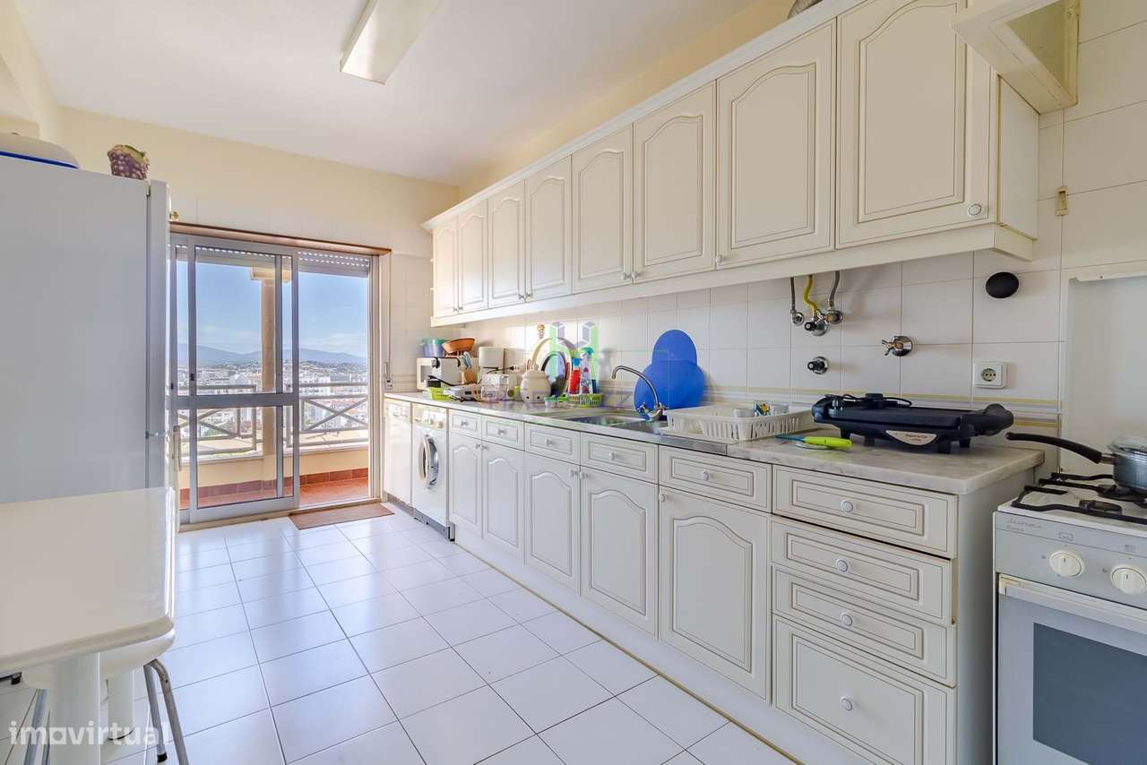 Apartamento T2, Último Andar, Vista Mar e Serra, em zona central de La-11